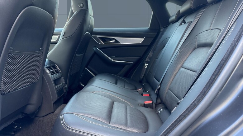 Jaguar F-Pace 2.0 D200 R-Dynamic SE Black 5dr Auto AWD Diesel Estate